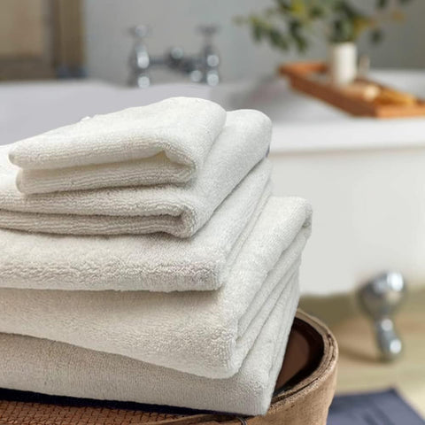 INFINI HOMES Iris Premium Hand Towel – 100% Cotton, 50x80 cm, 600 GSM, Ultra Soft Hotel Quality (White, Set of 1)