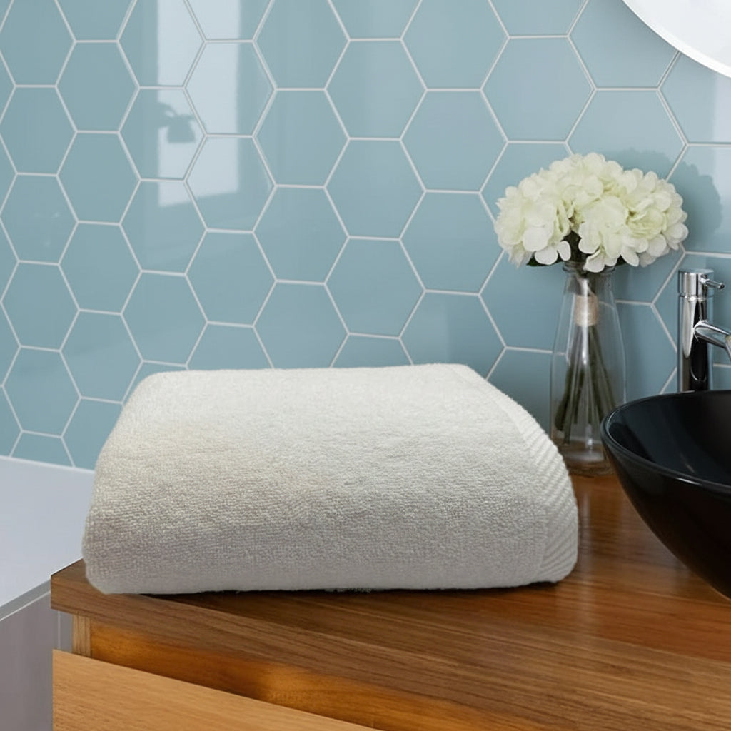 Luxury White Pool Towel UAE Dubai | 90x180cm 600 GSM Egyptian Cotton Beach Resort