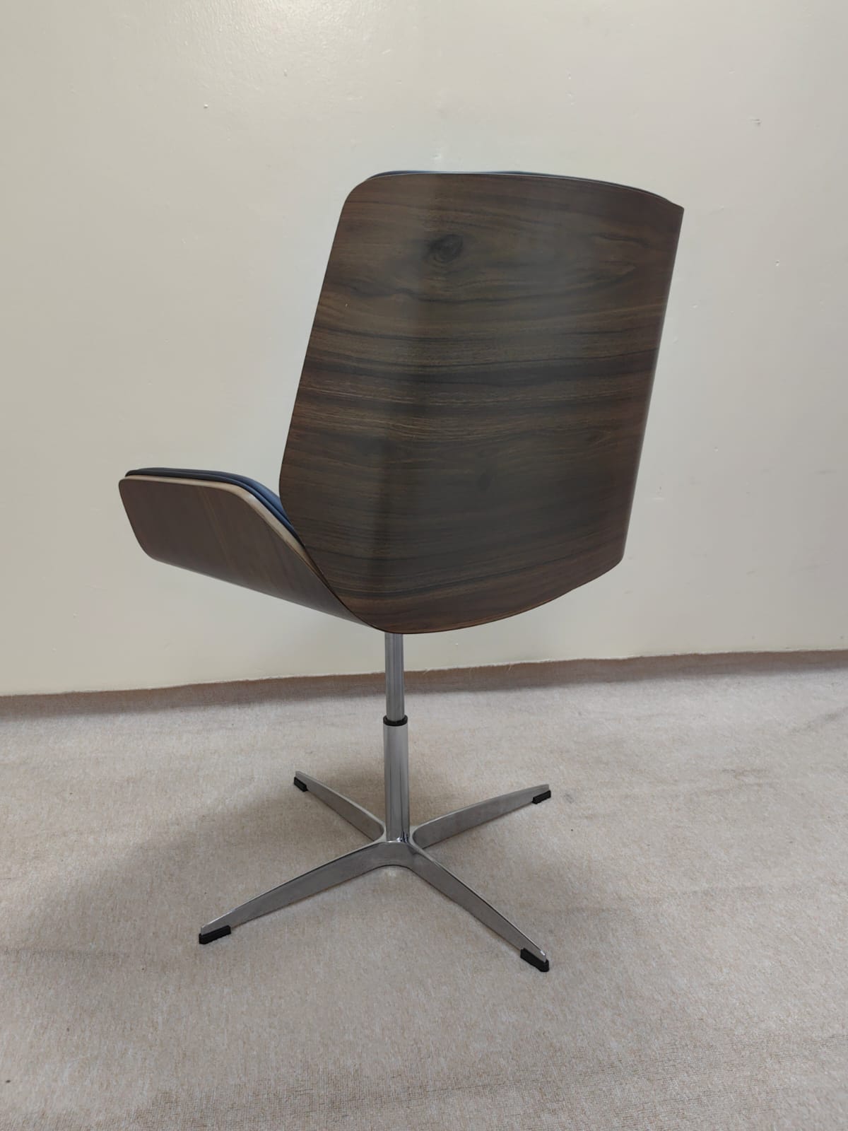 IH-MR04M Visitor Chair Bentwood Frame PU Upholstery | Premium Office Seating UAE