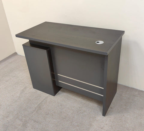 IH 5010 Executive Office Table 1.0M with Ergonomic Chair and Laptop – Office Furniture UAE