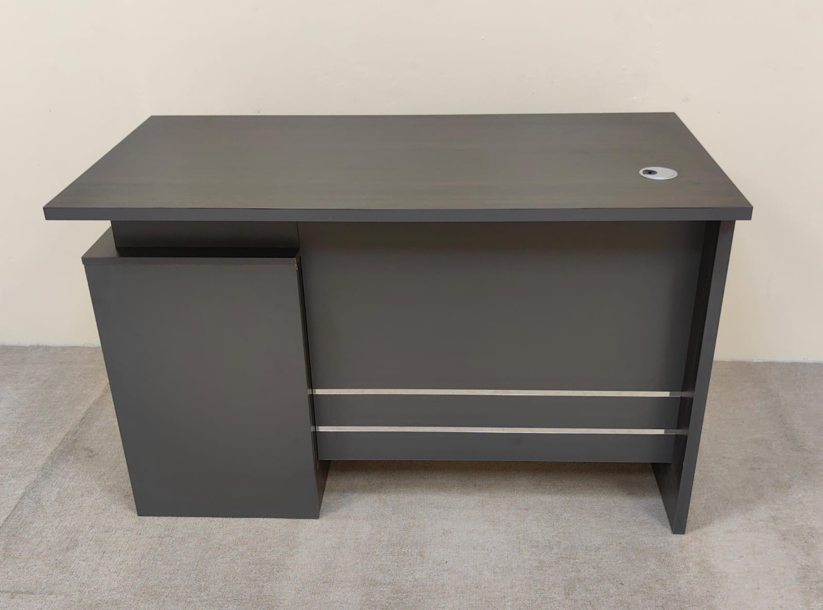 INFINI HOMES IH 5012 Grey 1.2M Executive Office Table with Cable Grommet – UAE