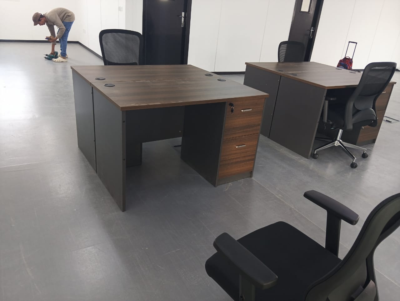 INFINI HOMES Medium Back Mesh Chair UAE - Model Sammy MB BIFMA Certified Adjustable Headrest Dubai Abu Dhabi Sharjah