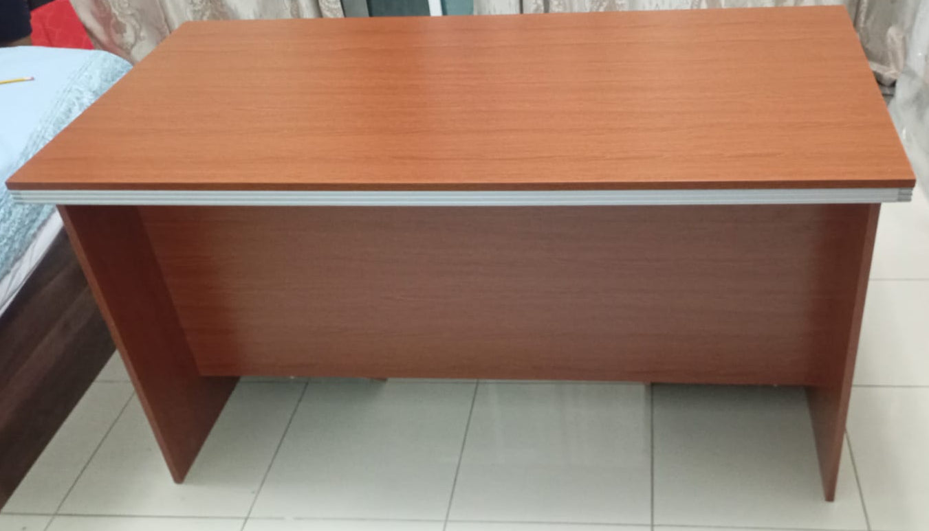 Office Desk 1.4m Golden Oak – Premium Executive Desk 140x70cm | UAE Delivery